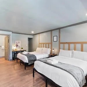 https://blue-jay-lodge.insouthlaketahoe.com